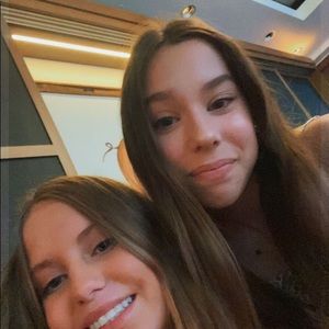 Meet your Posher, Chloe